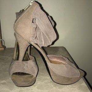 Rouge Helium Nude Heels